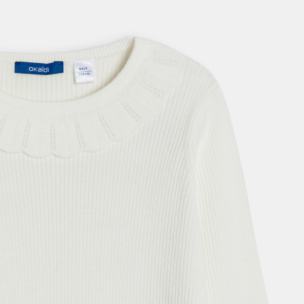 كنزة باللون الأبيض للفتيات